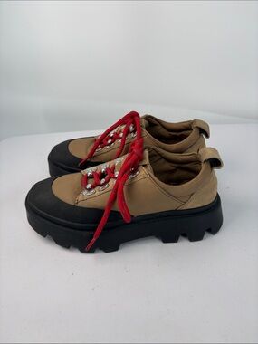 🍰 Zara Tan and Black Chunky Lace-Up Flats with Red Laces